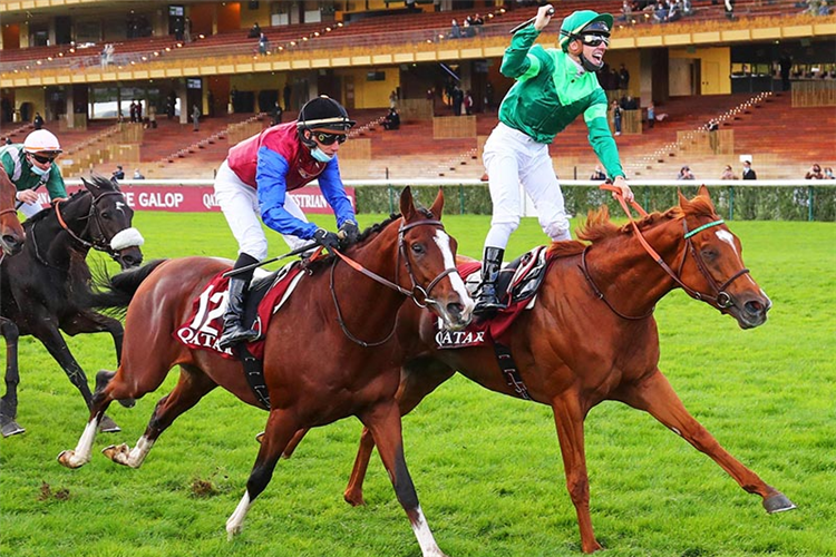 SOTTSASS winning the QATAR PRIX DE L'ARC DE TRIOMPHE