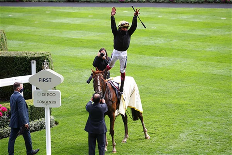 STRADIVARIUS winning the Ascot Gold Cup (British Champions Series) at Ascot in England.