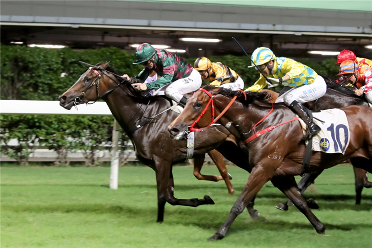 VICTORIAM winning the Magazine Gap Hcp (C2)