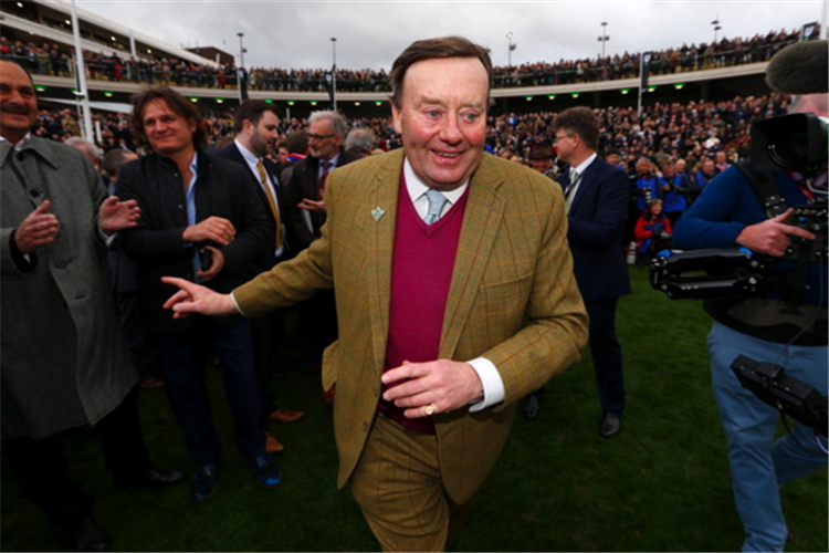 Trainer : Nicky Henderson.