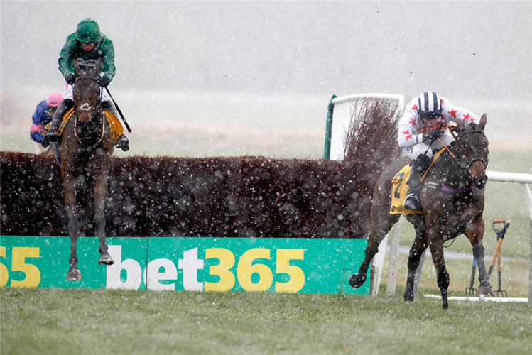 AYE RIGHT winning the Betfair Exchange Rehearsal Handicap Chase (Listed) (GBB Race)