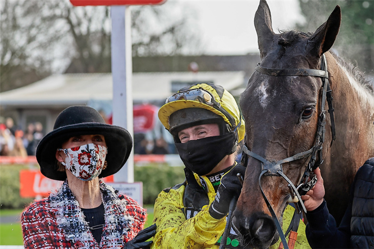 Shishkin and Nico de Boinville with owner Marie Donnelly after winning the Ladbrokes Desert Orchid Chase (Grade 2)