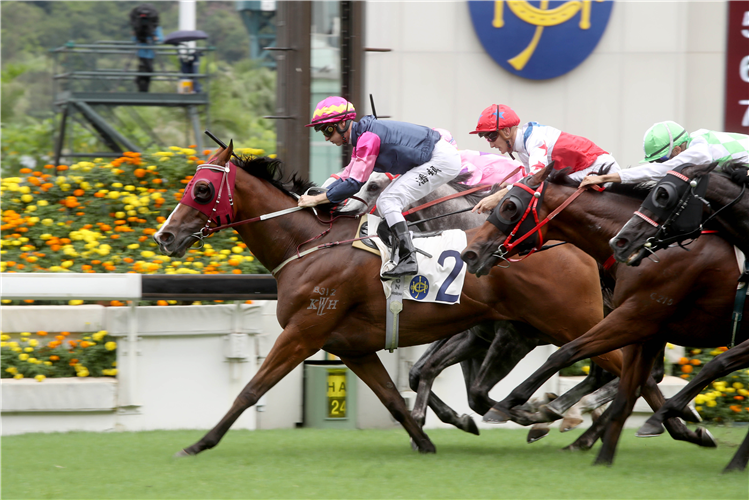 Thanks Forever winning the Sha Tin Vase