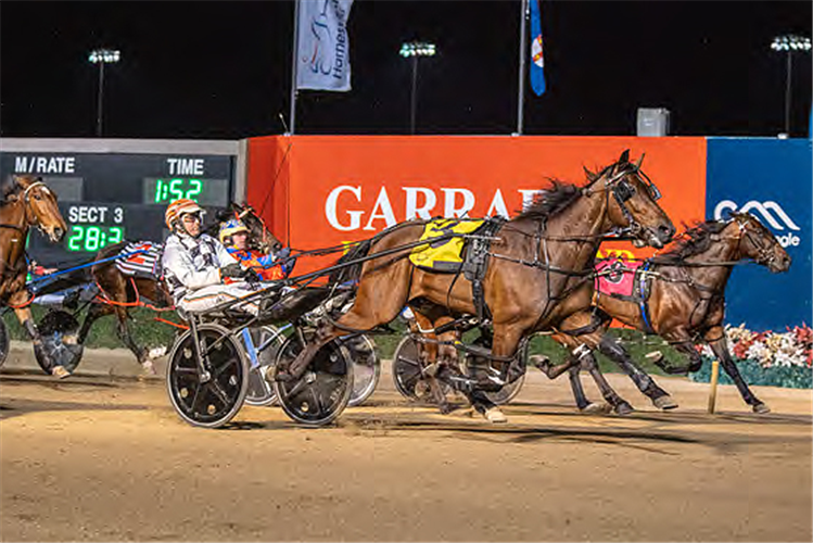 TIMS A TROOPER winning the NSW BREEDERS CHALLENGE 2YO C&G FINAL (GROUP 1)