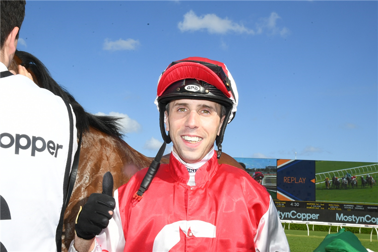 Jockey : Brenton Avudulla