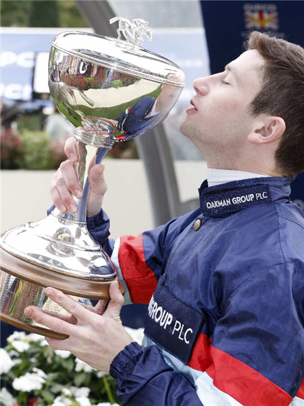 Jockey OISIN MURPHY kissing the trophy after winning his 3rd Champion Jockey crown.