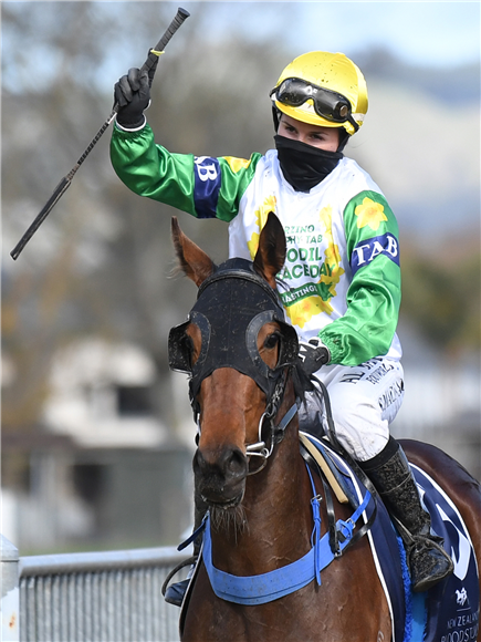 Sarah Macnab returns victorious aboard Bellacontte at Hastings