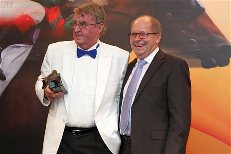 Trainer Laurie Laxon (left) with fellow countryman Bruce Marsh at the Singapore Racing Awards 2012.