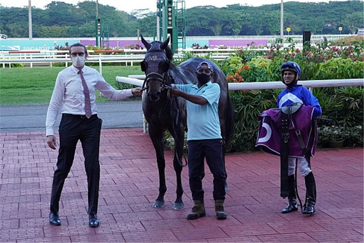 Winning trainer Michael Clements (left), Starlight and jockey Shafrizal Saleh (right) is the winning trio in Race 11.