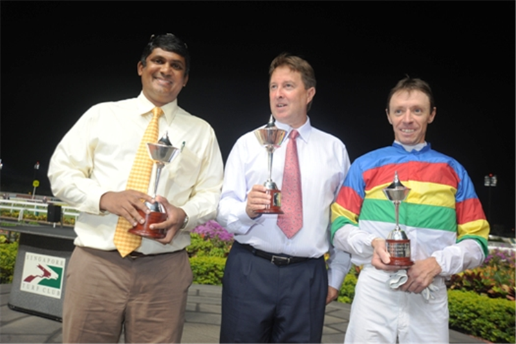 Dr Omie Rangabashyam (left), trainer David Hill and jockey Michael Cahill at the 2009 Merlion Trophy prize presentation.