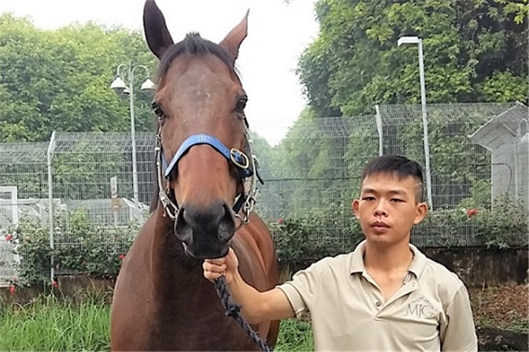 Chew Yong Yuan in 2015 during his early track rider days with trainer Michael Clements before he left for New Zealand
