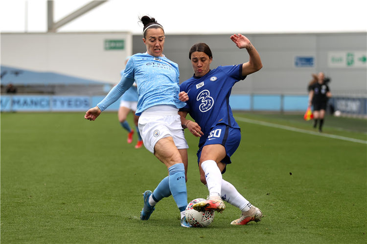 LUCY BRONZE of Manchester City battles for possession with SAMANTHA KERR.