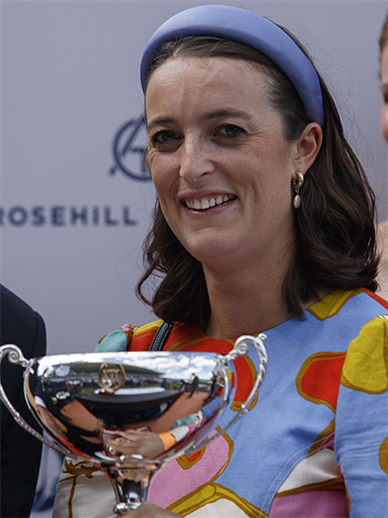 Trainer : ANNABEL NEASHAM after, MO'UNGA winning the Sky Racing Rosehill Guineas