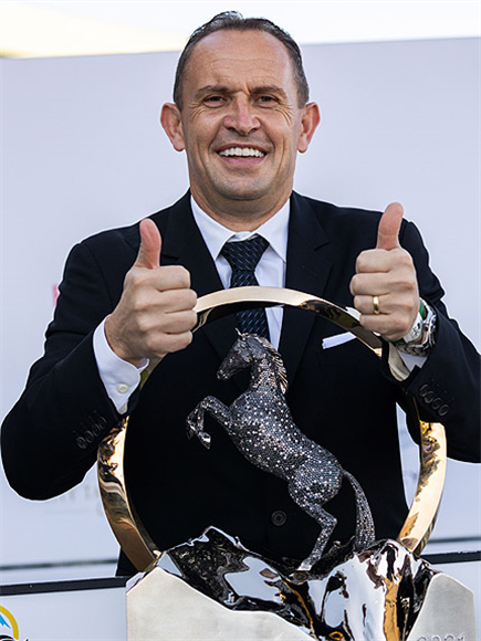 Trainer : CHRIS WALLER