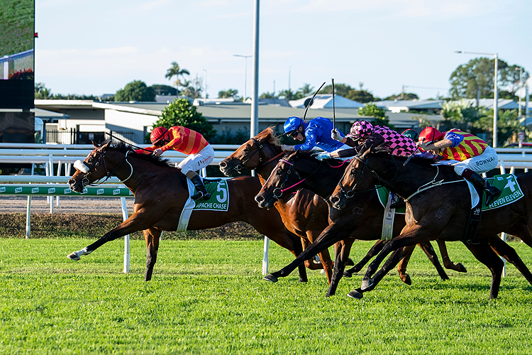 APACHE CHASE winning the Tab Kingsford-Smith Cup