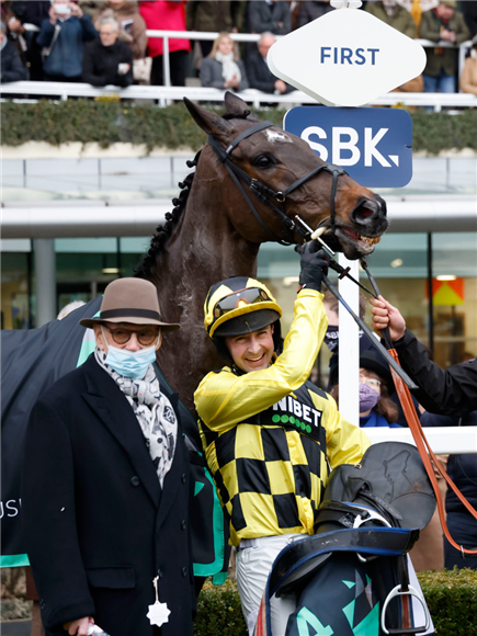 Shishkin and Nico de Boinville with owner JOE DONNELLY after winning The SBK Clarence House Chase from Energumene