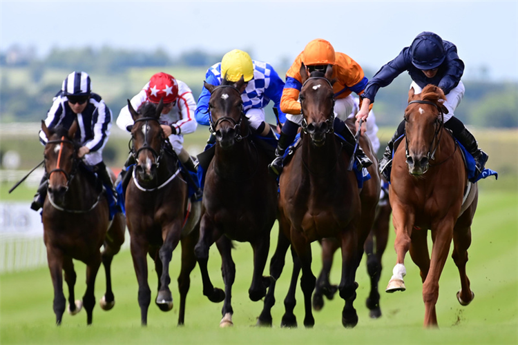 STATUETTE (right) winning the Airlie Stud Stakes (Fillies' Group 2)