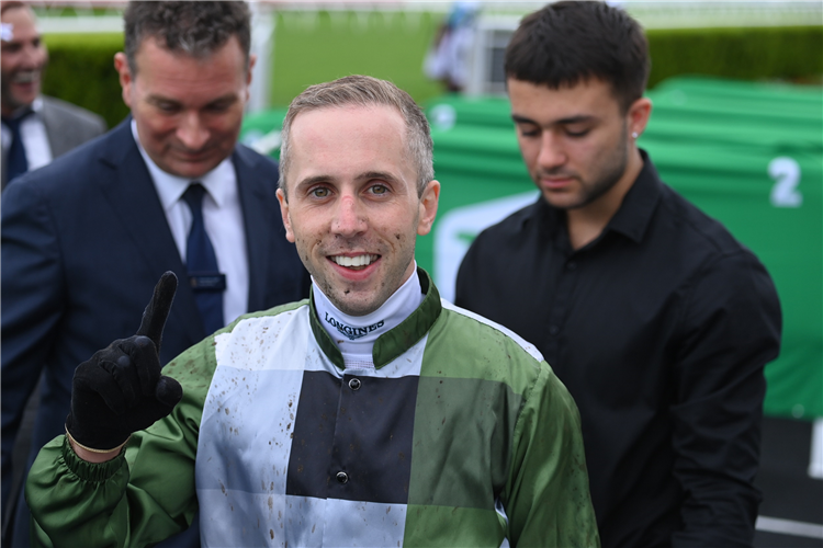 Jockey : BRENTON AVDULLA legs aboard Kir Royale on Saturday