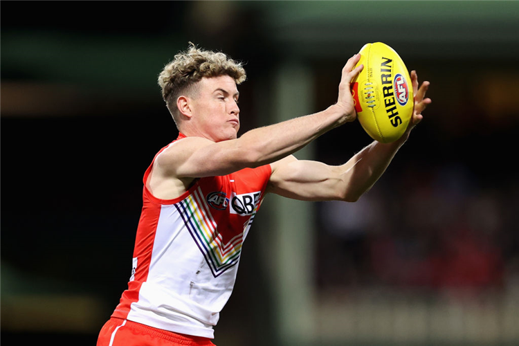 CHAD WARNER of the Swans marks during the AFL match between the Sydney Swans and the St Kilda Saints at SCG in Sydney, Australia.