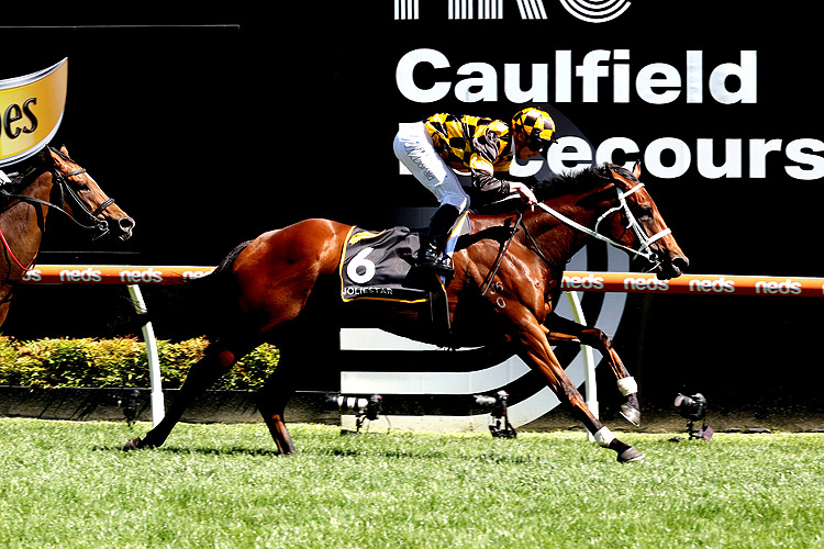 JOLIESTAR winning the Schweppes Thousand Guineas