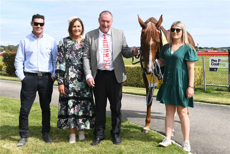Kelly Coe with Ashley Meadows and connections following the Listed Steelform Roofing Group Wanganui Cup (2040m).