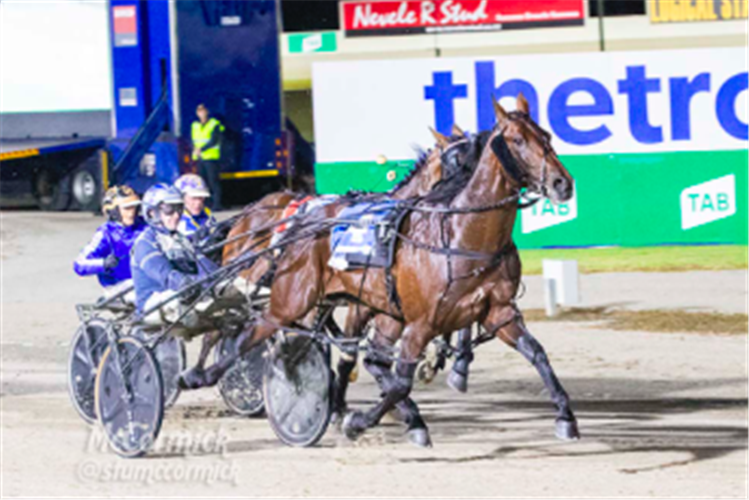 MAJOR DELIGHT winning the Breeders Crown Final for fillies at Melton,