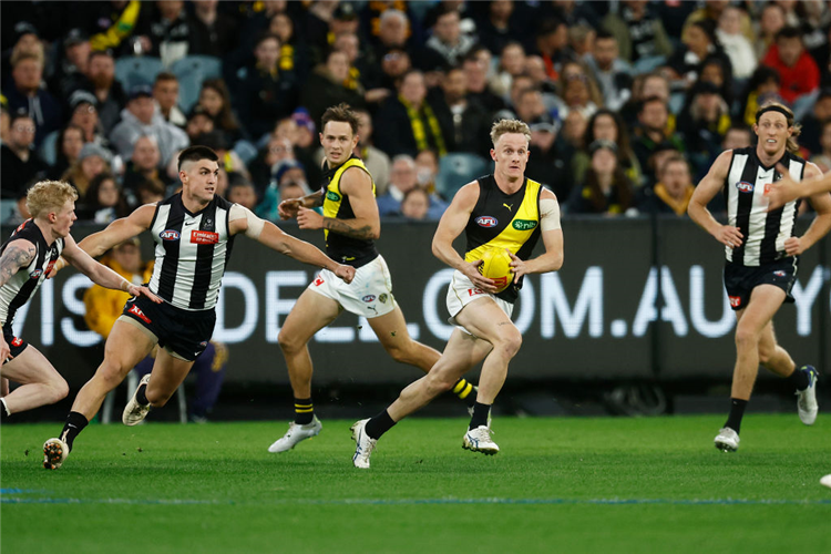 NOAH CUMBERLAND of the Tigers looks to pass the ball during the AFL match between Collingwood Magpies and Richmond Tigers at MCG in Melbourne, Australia.