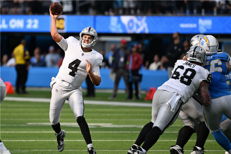 Las Vegas Raiders Romp To 6321 Victory Over Los Angeles Chargers