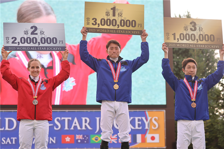 World All-Star Jockeys winner Mirai Iwata, runner-up Rachel King and third-placed Yutake Take pose for photos at the presentation ceremony.