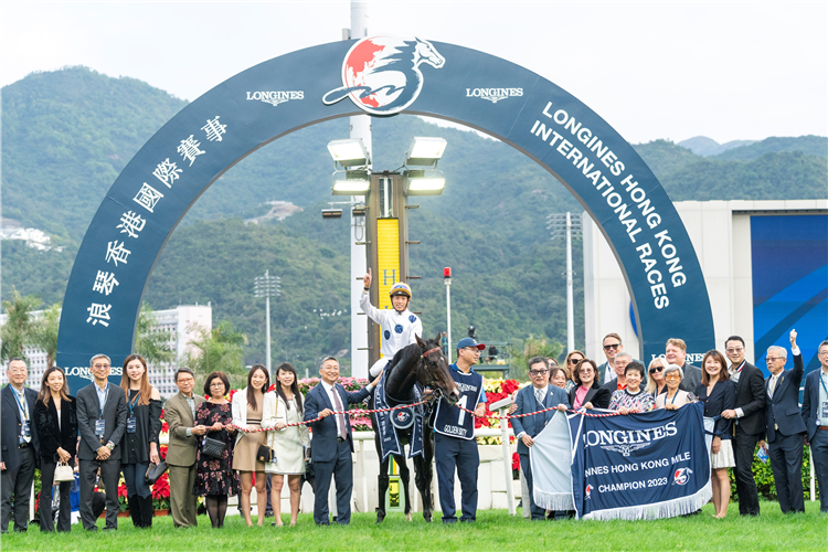 Golden Sixty’s jockey Vincent Ho, trainer Francis Lui and connections celebrate their success after taking the LONGINES Hong Kong Mile.
