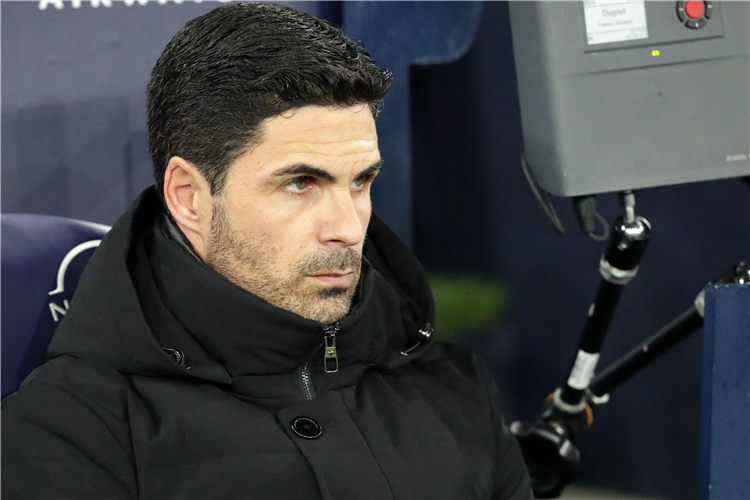 Arsenal manager Mikel Arteta looks on from his seat in the dugout