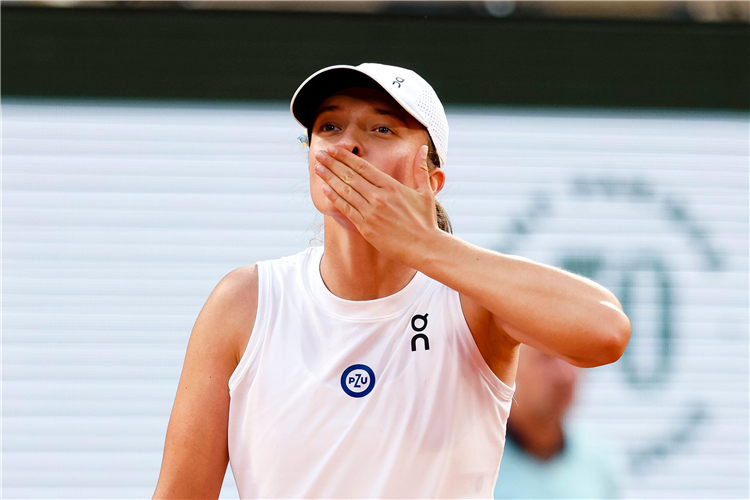Iga Swiatek from Poland blows kiss at the 2023 French Open