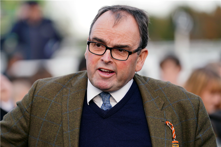 Trainer : ALAN KING.