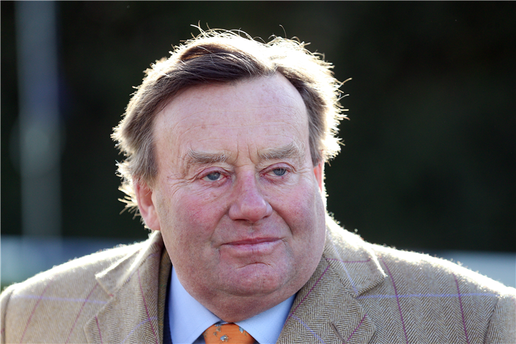 Trainer : Nicky Henderson.