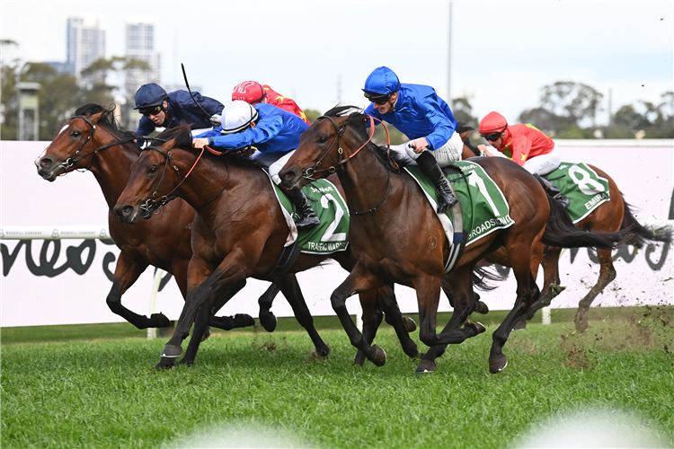 BROADSIDING wins the Golden Rose