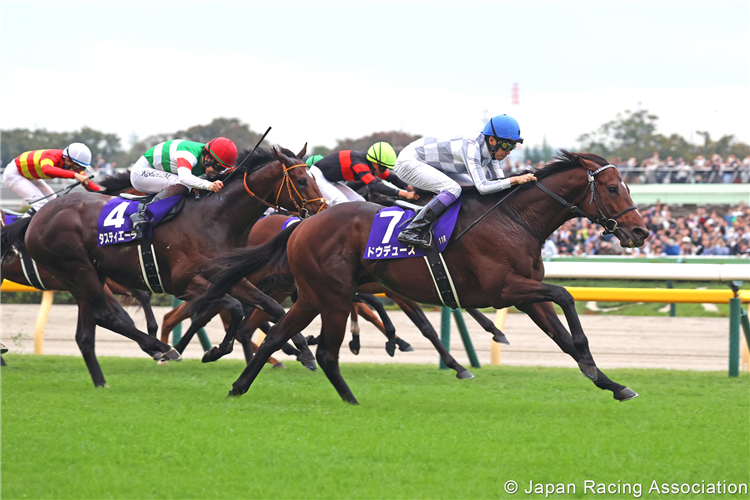 DO DEUCE winning the Tenno Sho (Autumn) at Tokyo in Japan.