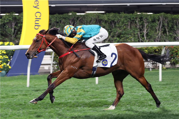 MOMENTS IN TIME winning the PENG CHAU HANDICAP