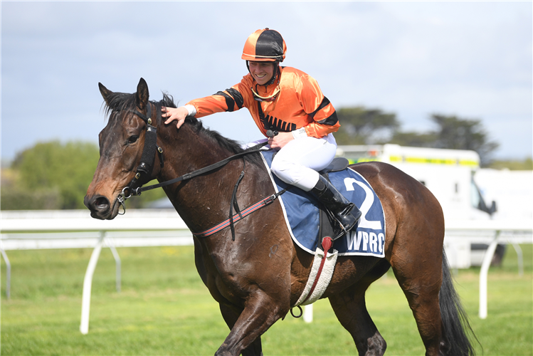 RIDE THE TIDE winning the FLAIR AMATEUR SERIES FINAL