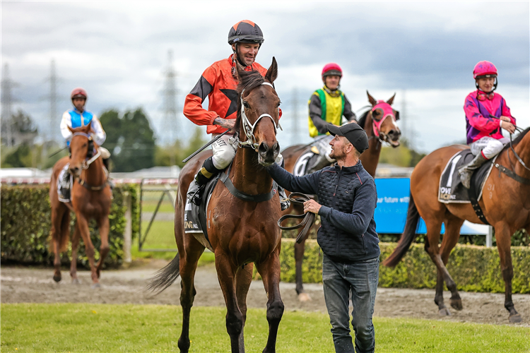 SAVIOUR winning the ILT FOUNDATION MAIDEN