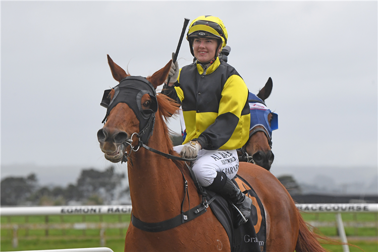 THE HOTTIE winning the GRANGEWILLIAM STUD BREEDERS STAKES