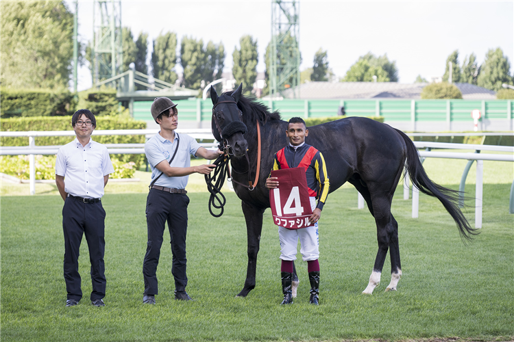 Teetan sits joint-top at the end of the first day of the World All-Star Jockeys.