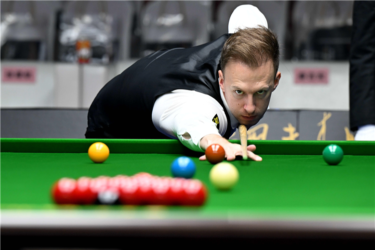 Judd Trump competes during an exhibition match between John Higgins of Scotland and Judd Trump of England in Shijiazhuang, north China's Hebei Province