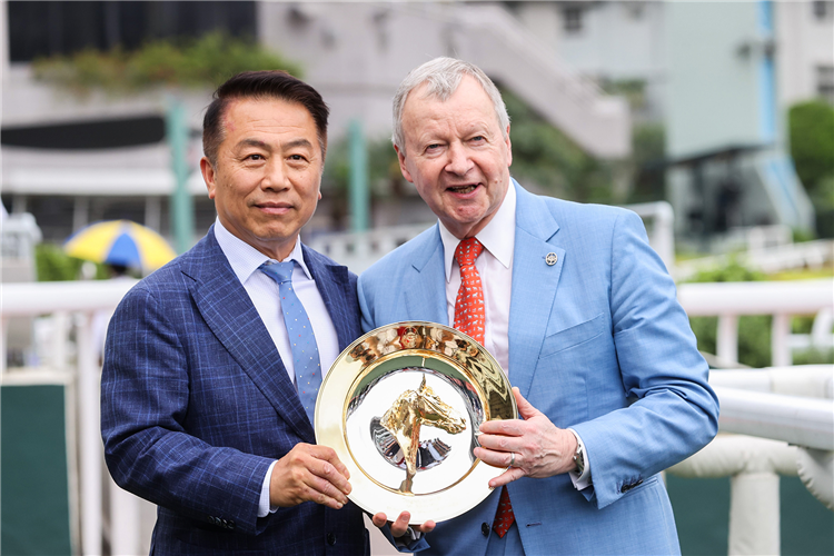 Ricky Yiu celebrates his 1,000th Hong Kong victory with The Hong Kong Jockey Club’s CEO Winfried Engelbrecht-Bresges.
