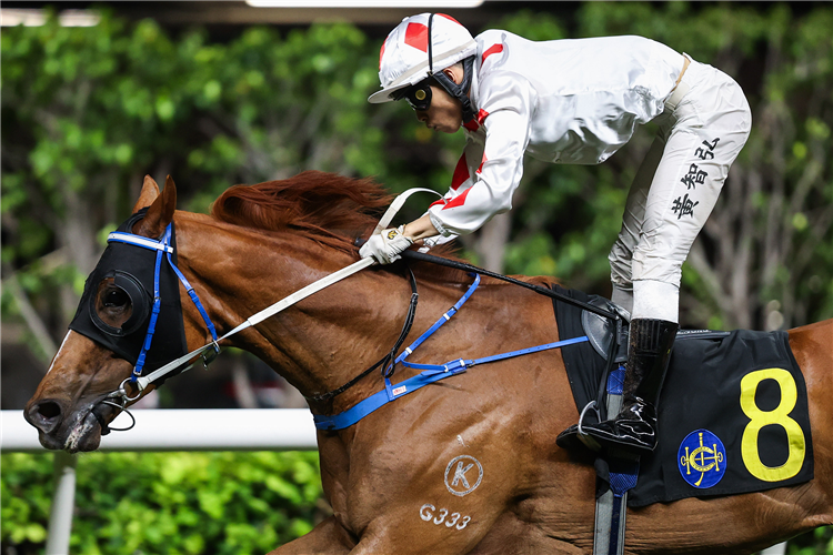 CAPITAL LEGEND winning the TAI KOK TSUI HANDICAP