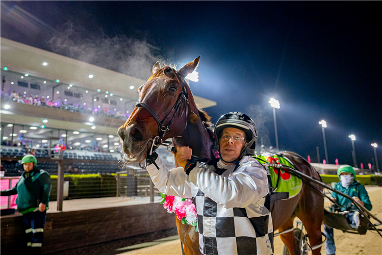 COOL AND CLASSY winning the JOHN GIBSON MEMORIAL NSW OAKS (GROUP 1)