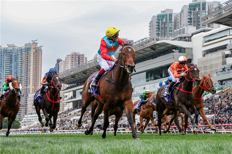 KA YING RISING winning the THE QUEEN'S SILVER JUBILEE CUP