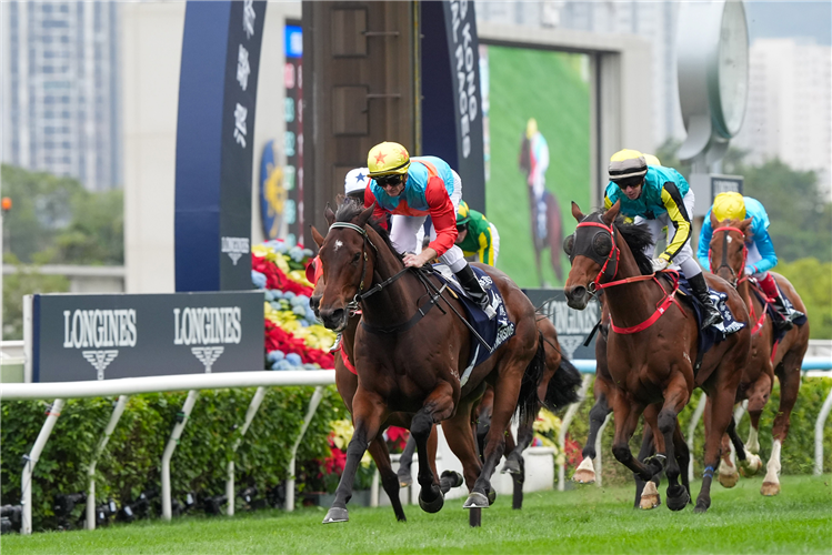 KA YING RISING winning the THE LONGINES HONG KONG SPRINT