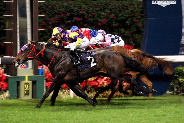Noble Deluxe (No. 2) shows a great turn of foot under Joao Moreira to win the final leg of the 2012 LONGINES IJC.