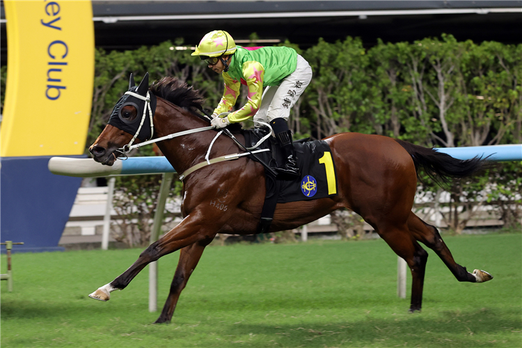 PARENTS' LOVE winning the MAN YIU HANDICAP