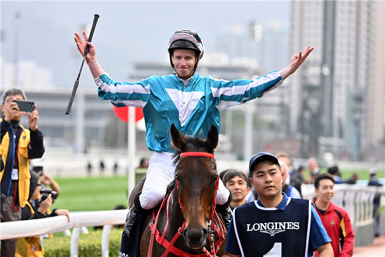 James McDonald jubilates with Romantic Warrior.